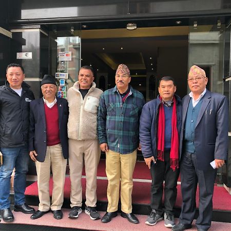 Om Gaura Hotel Pokhara Kültér fotó