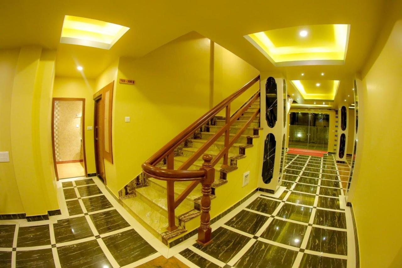 Om Gaura Hotel Pokhara Kültér fotó