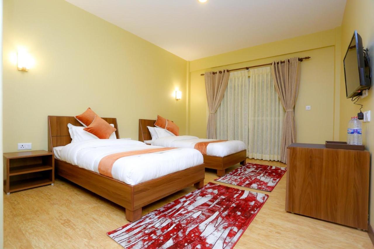 Om Gaura Hotel Pokhara Kültér fotó