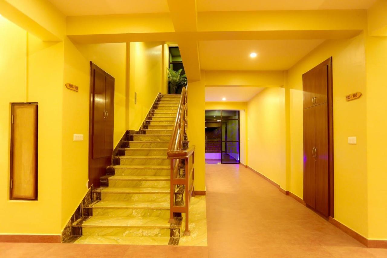 Om Gaura Hotel Pokhara Kültér fotó