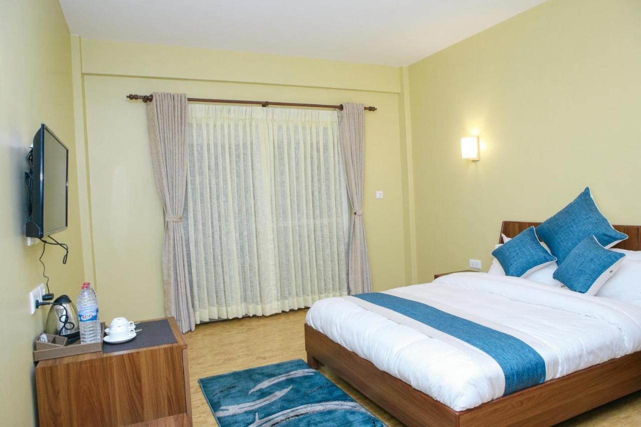 Om Gaura Hotel Pokhara Kültér fotó