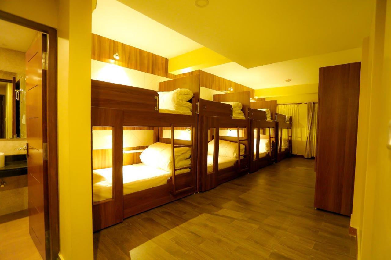 Om Gaura Hotel Pokhara Kültér fotó