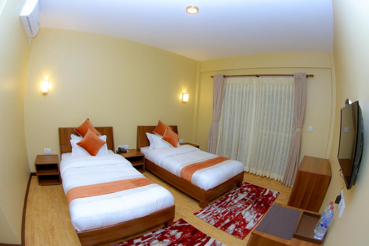 Om Gaura Hotel Pokhara Kültér fotó