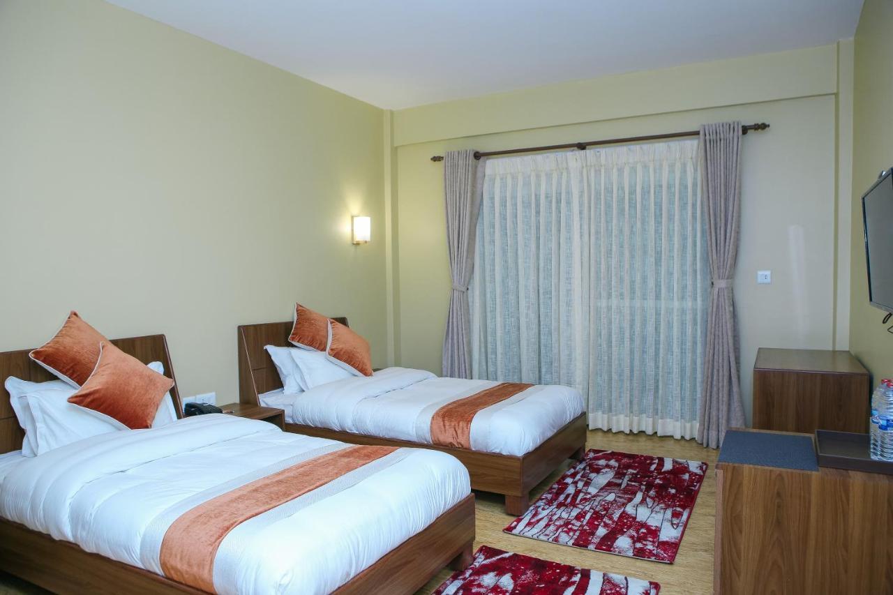 Om Gaura Hotel Pokhara Kültér fotó