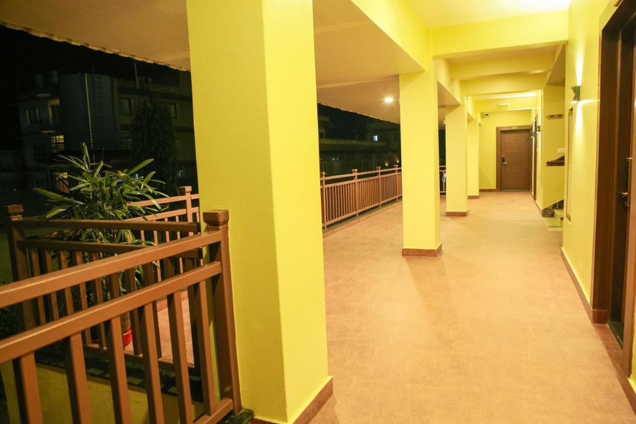 Om Gaura Hotel Pokhara Kültér fotó