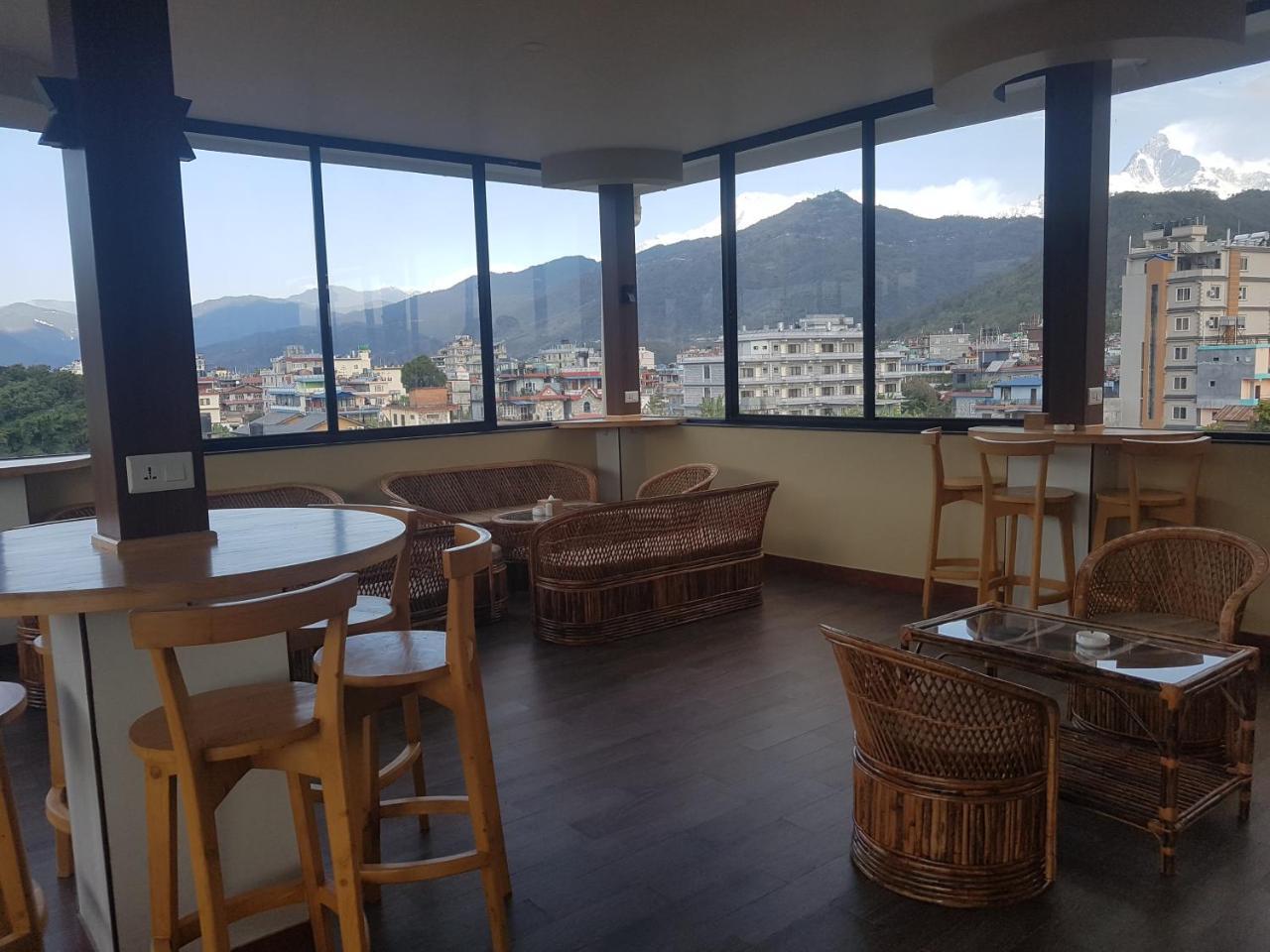 Om Gaura Hotel Pokhara Kültér fotó