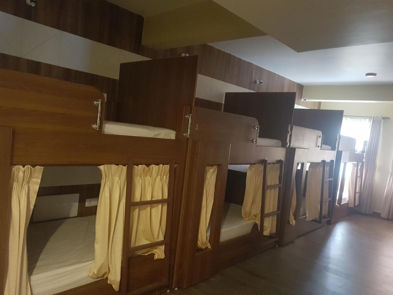 Om Gaura Hotel Pokhara Kültér fotó