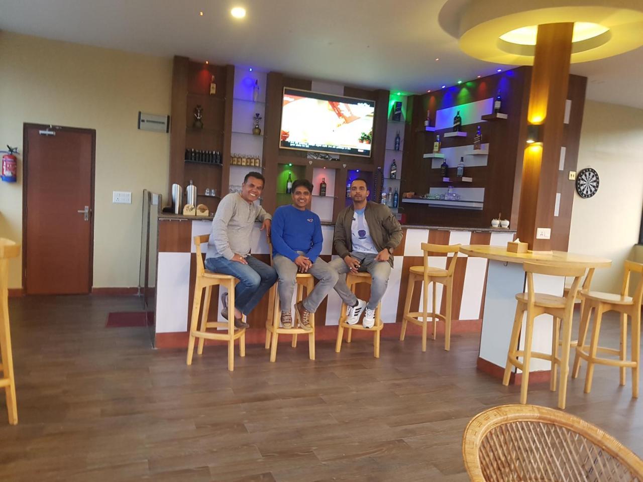 Om Gaura Hotel Pokhara Kültér fotó