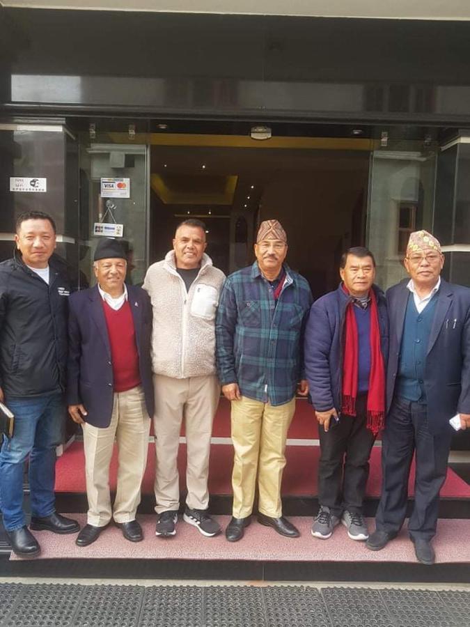 Om Gaura Hotel Pokhara Kültér fotó